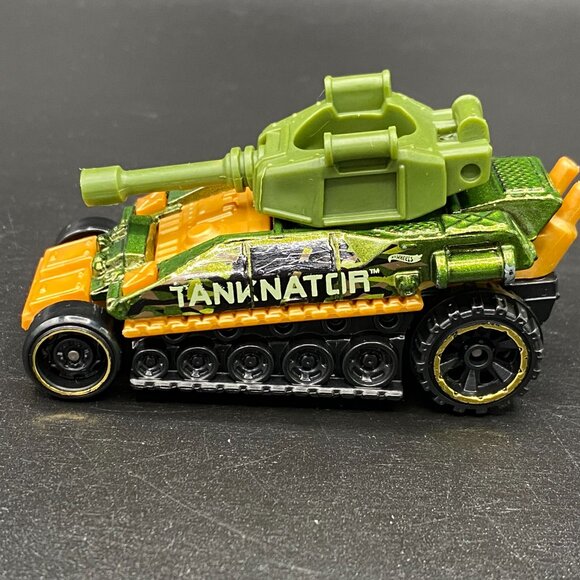 Hot Wheels Daredevils Tanknator 1:64 Diecast Multicolor Camo DHP21 - Picture 4 of 13
